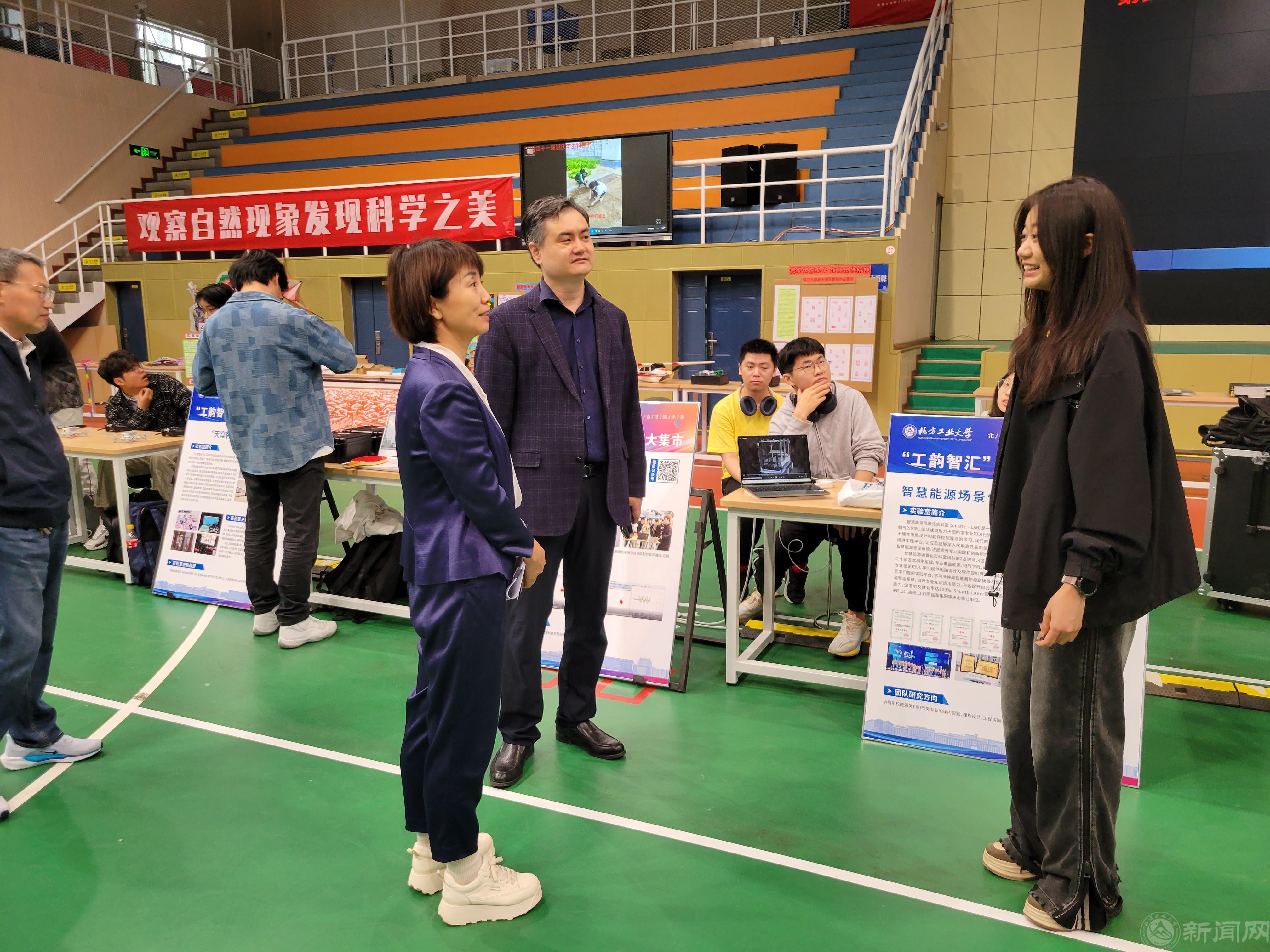 延庆区委教育工委书记张树清参观展览并勉励公司科创团队员工.jpg